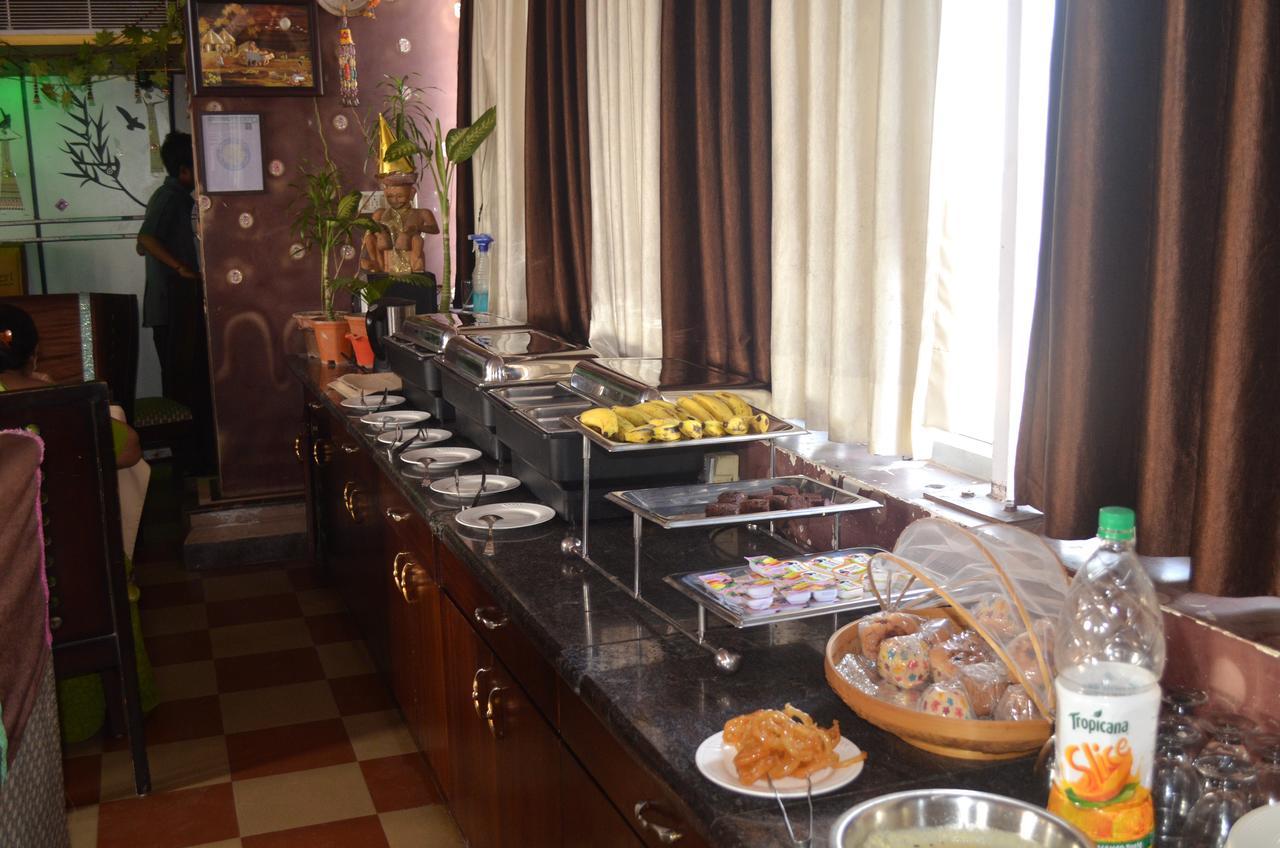 Hotel Heritage Inn At Assi Ghat Варанасі Екстер'єр фото
